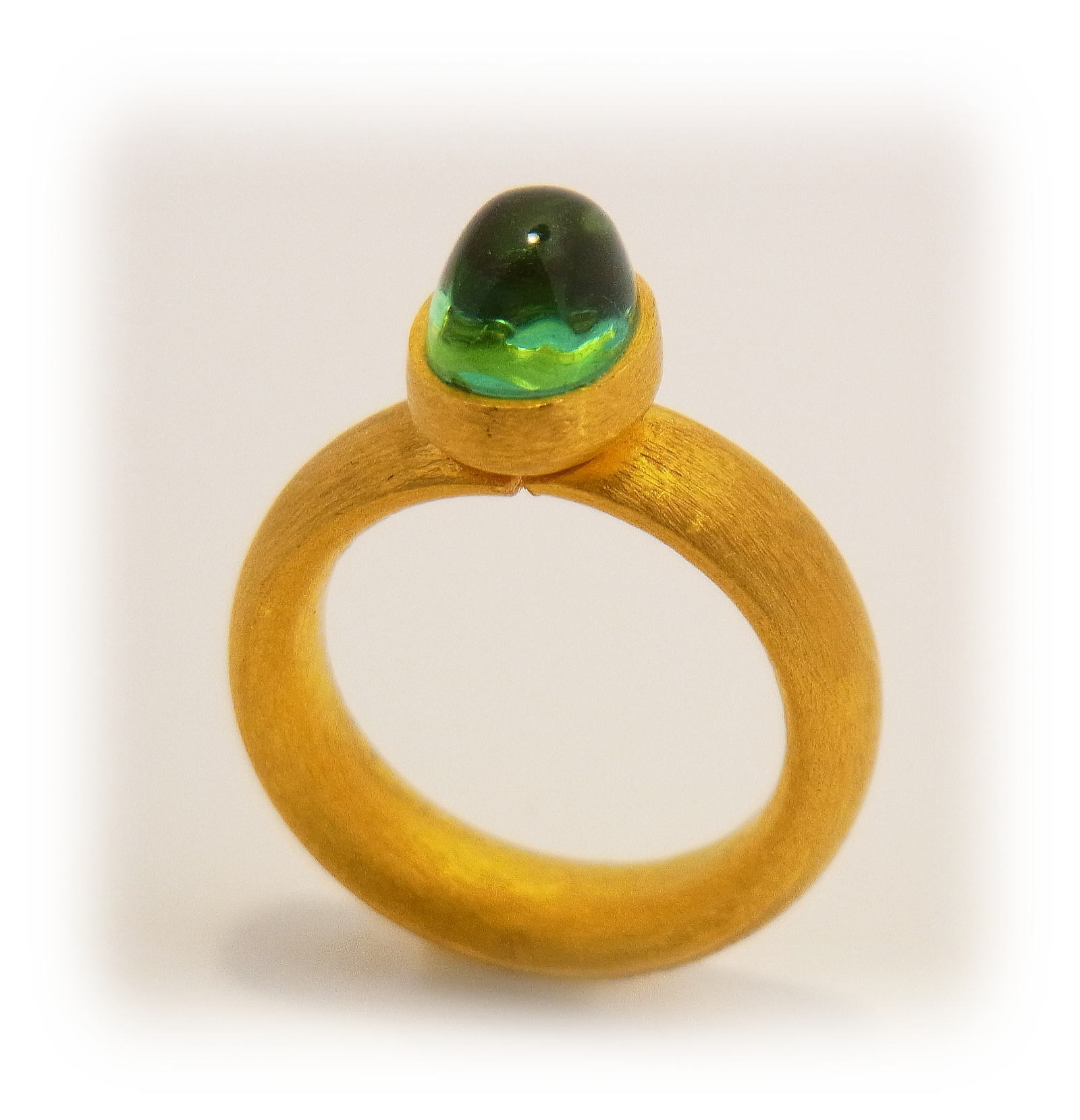 Oval-cabochon Emerald Gold Ring